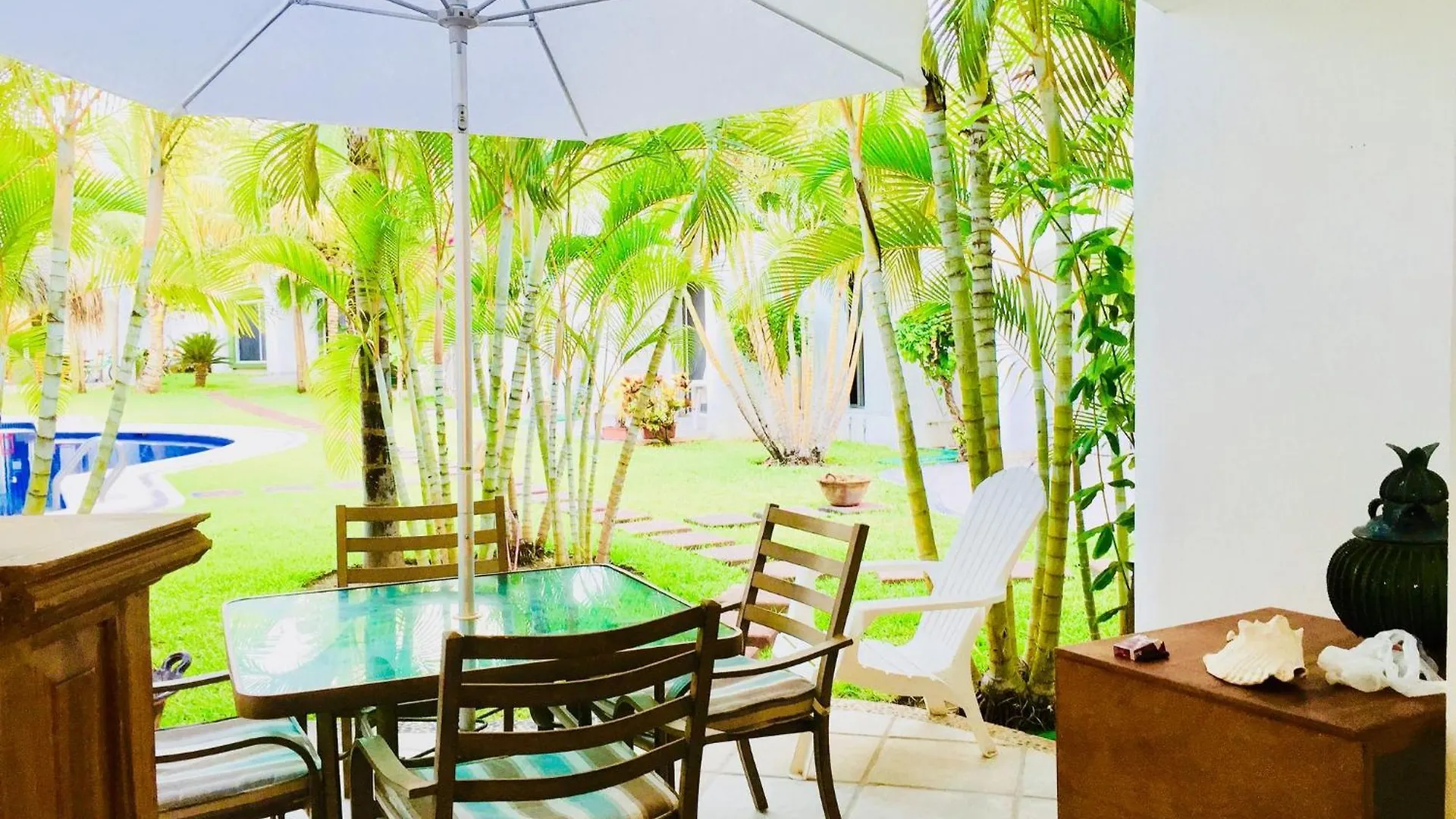 Deluxe Jacuzzi Balcony Room With Swimming Pool Air Conditioning And Parking Playa del Carmen Guest house