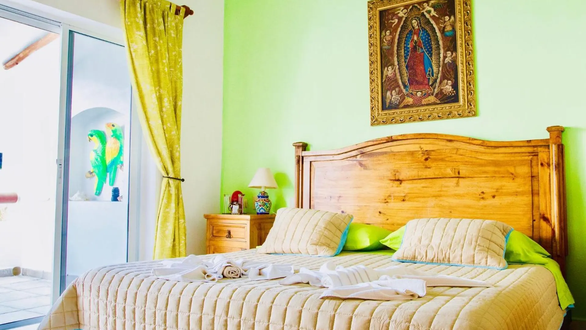 Deluxe Jacuzzi Balcony Room With Swimming Pool Air Conditioning And Parking Playa del Carmen Guest house