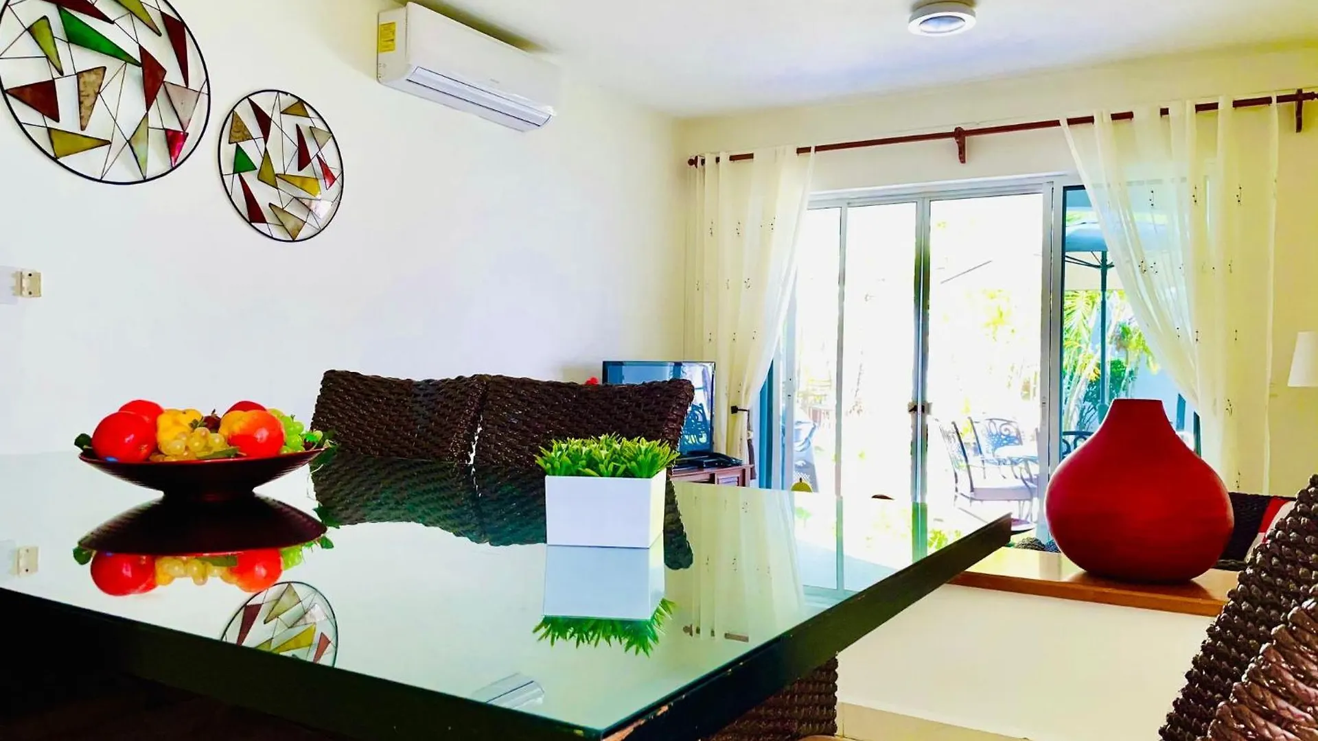 Guest house Deluxe Budget Balcony Room With Swimming Pool Air Conditioning And Parking Playa del Carmen