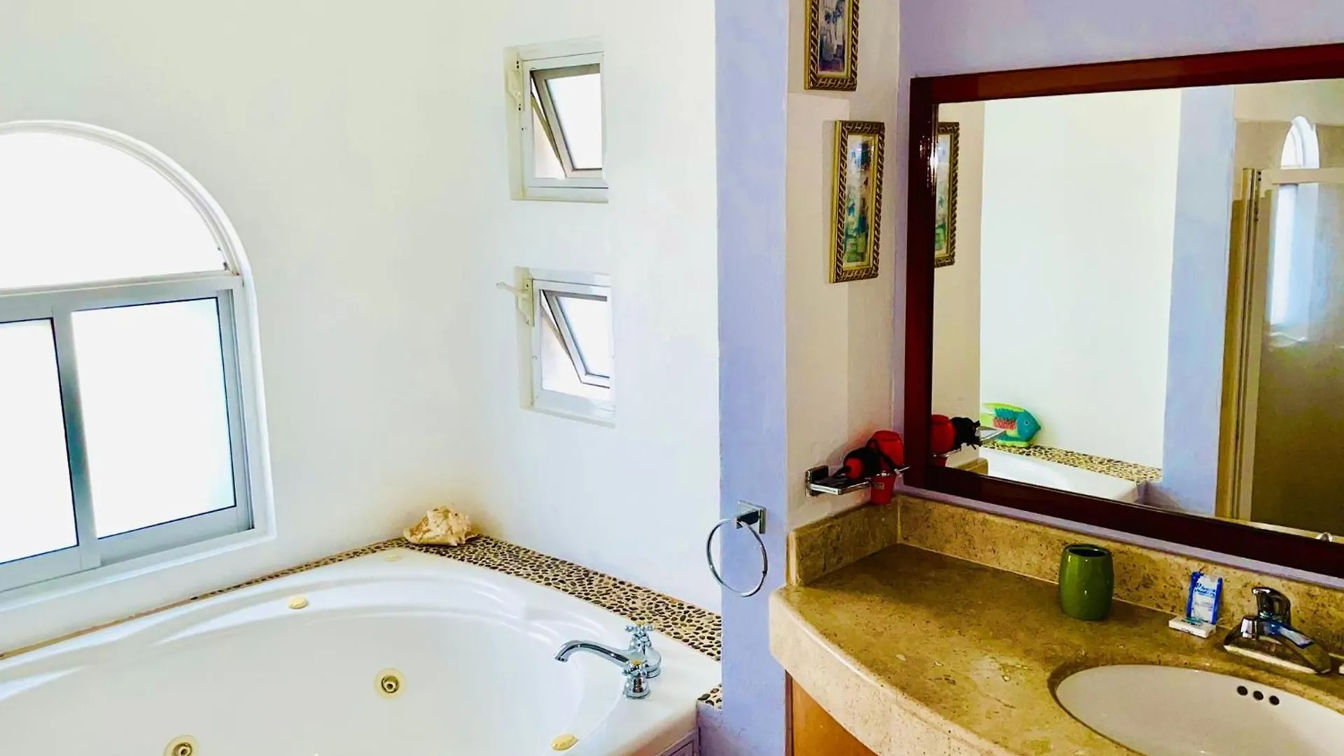 Deluxe Budget Balcony Room With Swimming Pool Air Conditioning And Parking Playa del Carmen Guest house