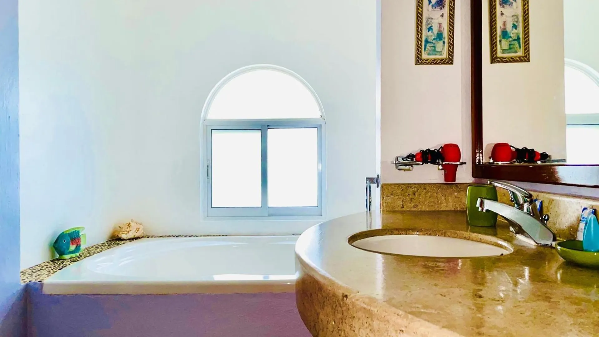 Deluxe Budget Balcony Room With Swimming Pool Air Conditioning And Parking Playa del Carmen
