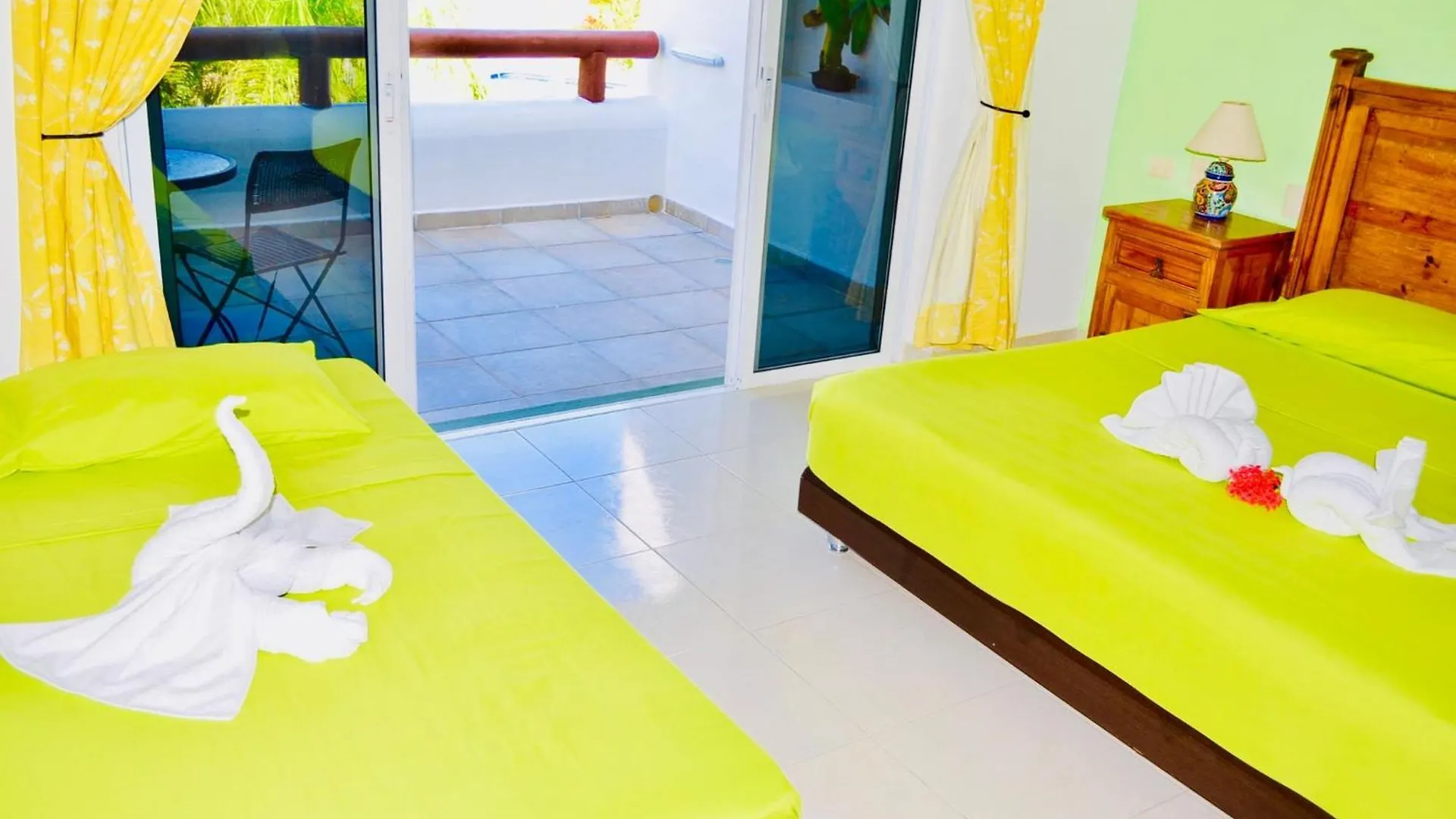 Deluxe Budget Balcony Room With Swimming Pool Air Conditioning And Parking Playa del Carmen 3*,