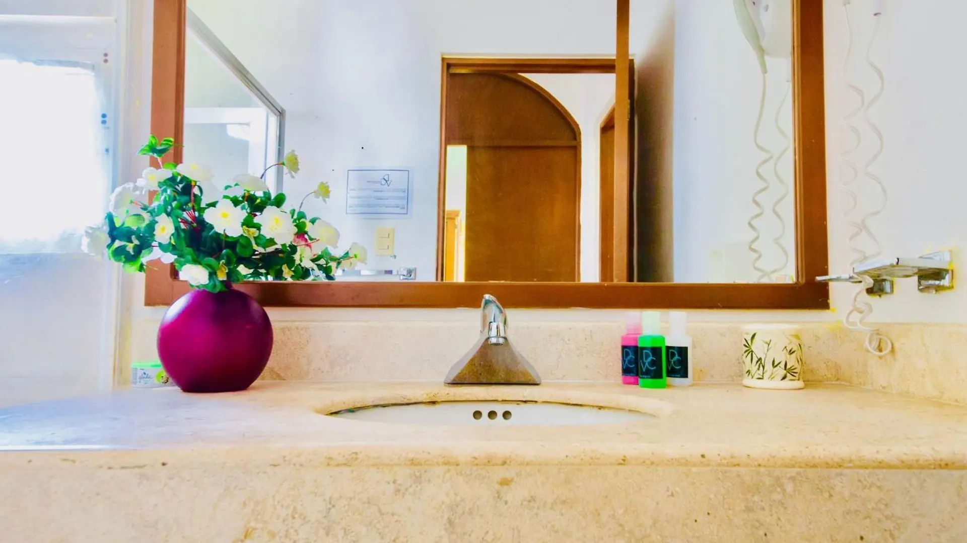 Deluxe Budget Balcony Room With Swimming Pool Air Conditioning And Parking Playa del Carmen