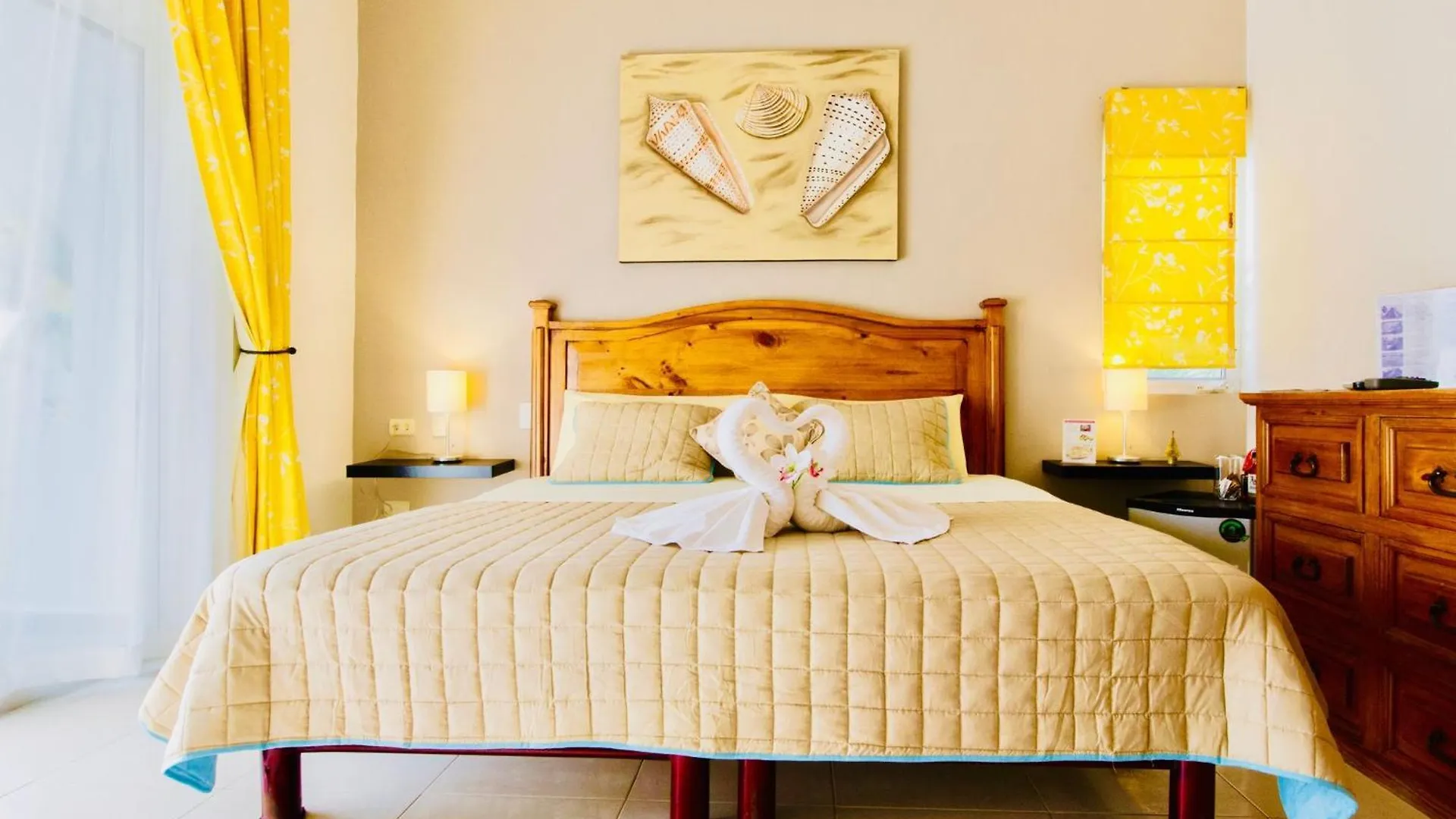 Deluxe Budget Balcony Room With Swimming Pool Air Conditioning And Parking Playa del Carmen Mexico