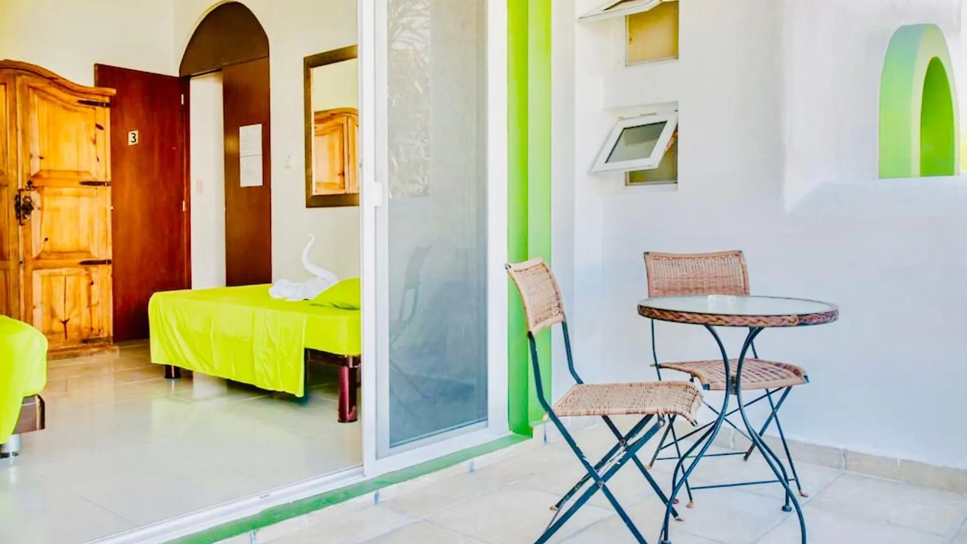 *** Guest house Deluxe Budget Balcony Room With Swimming Pool Air Conditioning And Parking Playa del Carmen Mexico
