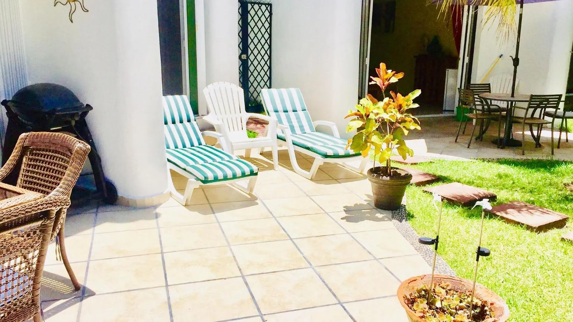 Deluxe Budget Balcony Room With Swimming Pool Air Conditioning And Parking Playa del Carmen Mexico