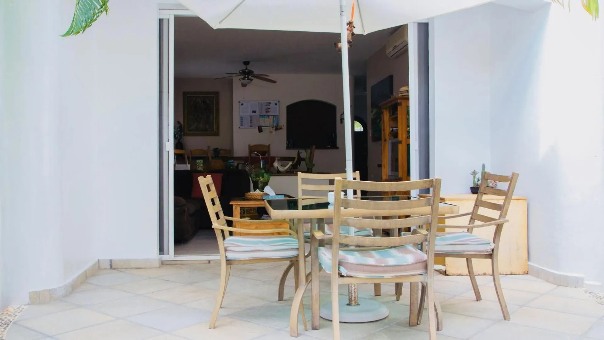 Deluxe Budget Balcony Room With Swimming Pool Air Conditioning And Parking Playa del Carmen