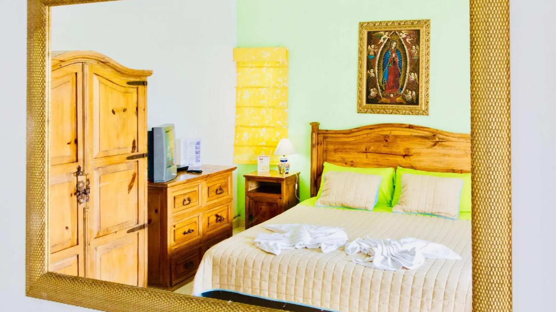 *** Guest house Deluxe Budget Balcony Room With Swimming Pool Air Conditioning And Parking Playa del Carmen Mexico