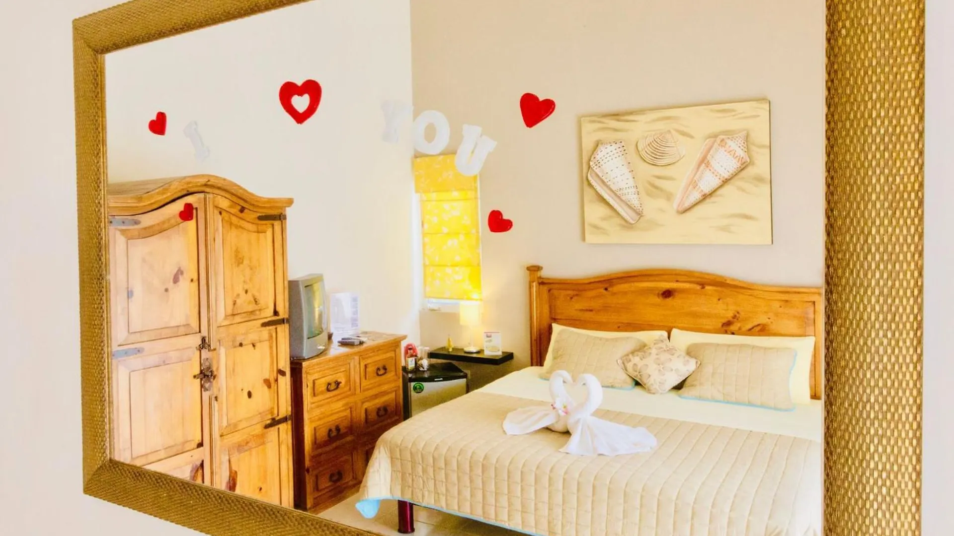 Deluxe Budget Balcony Room With Swimming Pool Air Conditioning And Parking Playa del Carmen