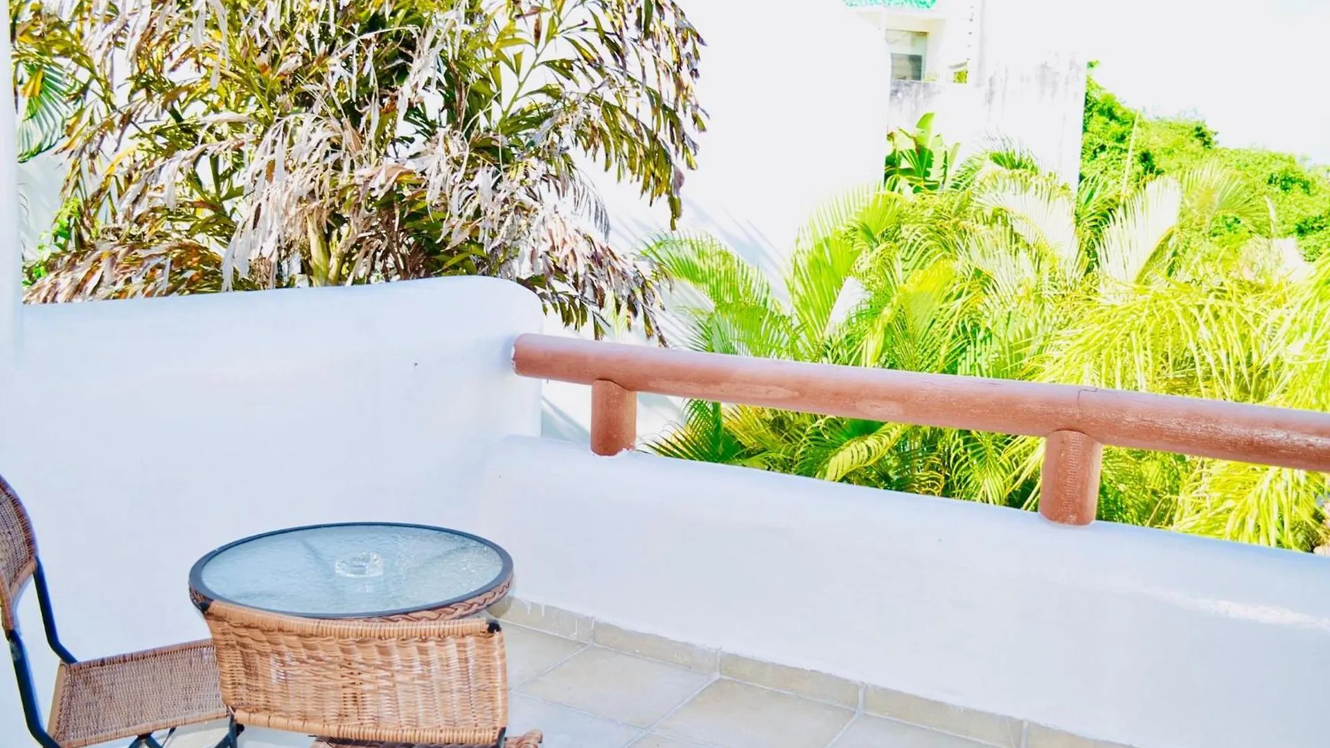 Deluxe Budget Balcony Room With Swimming Pool Air Conditioning And Parking Playa del Carmen