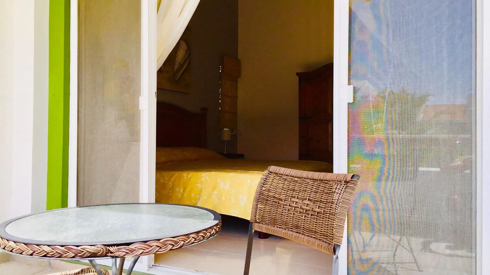 Deluxe Budget Balcony Room With Swimming Pool Air Conditioning And Parking Playa del Carmen Guest house