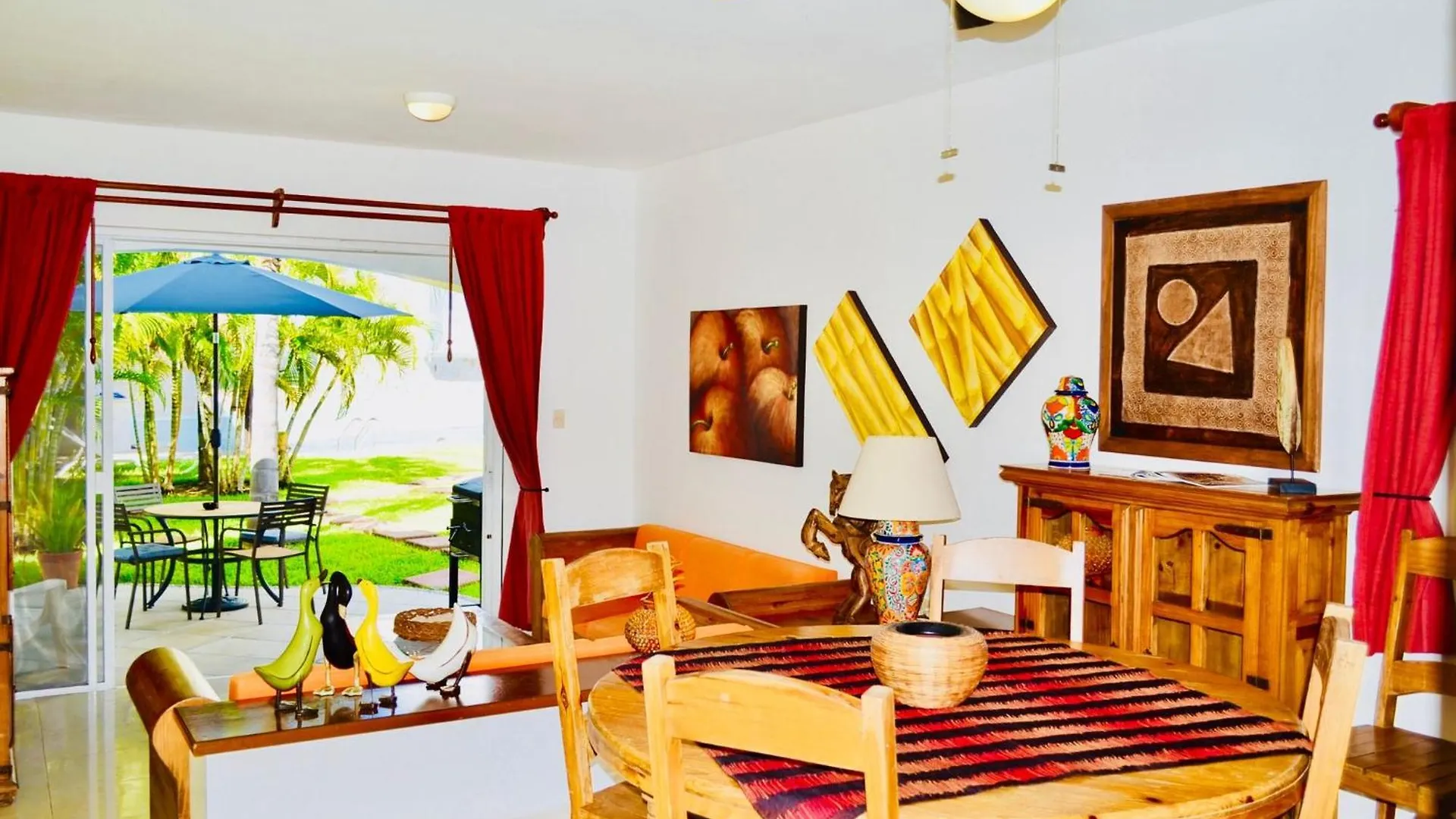Deluxe Budget Balcony Room With Swimming Pool Air Conditioning And Parking Playa del Carmen Mexico