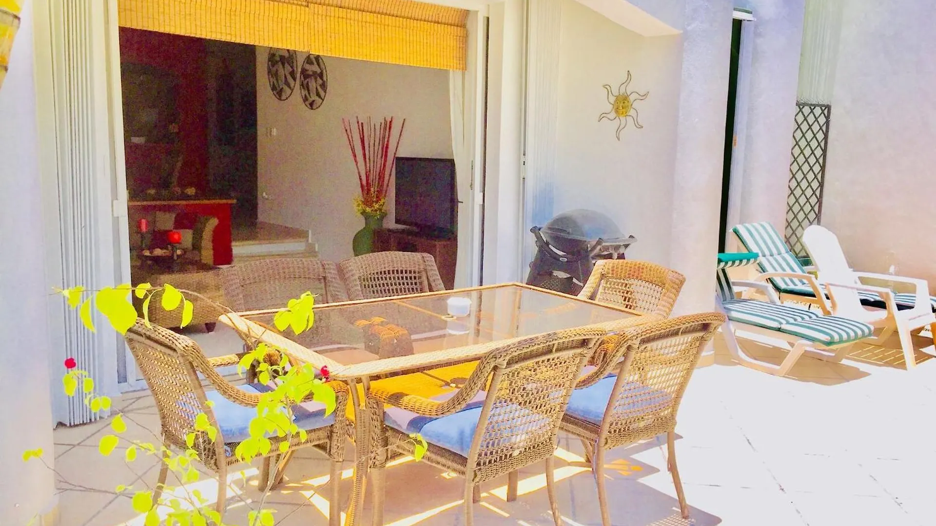 *** Guest house Deluxe Budget Balcony Room With Swimming Pool Air Conditioning And Parking Playa del Carmen Mexico