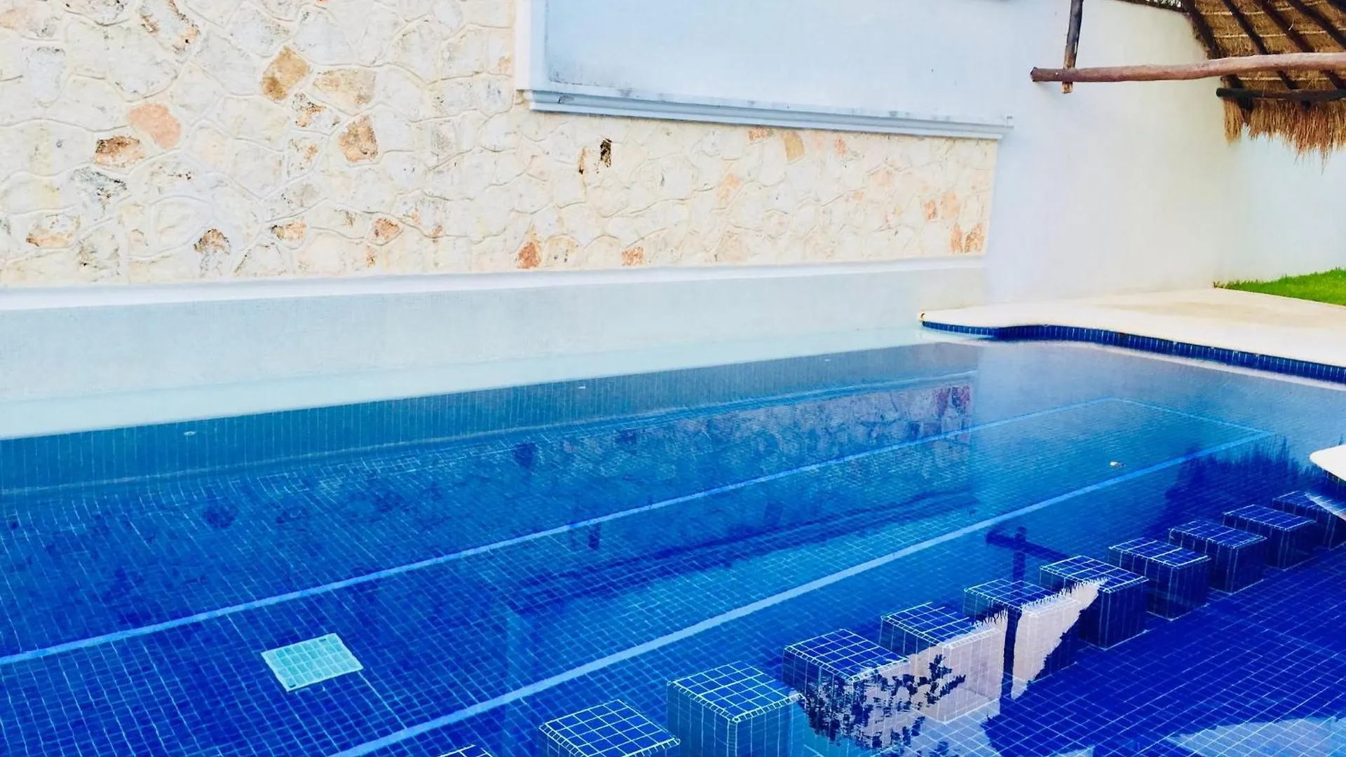 Deluxe Jacuzzi Balcony Room With Swimming Pool Air Conditioning And Parking Плая-дель-Кармен Мексика