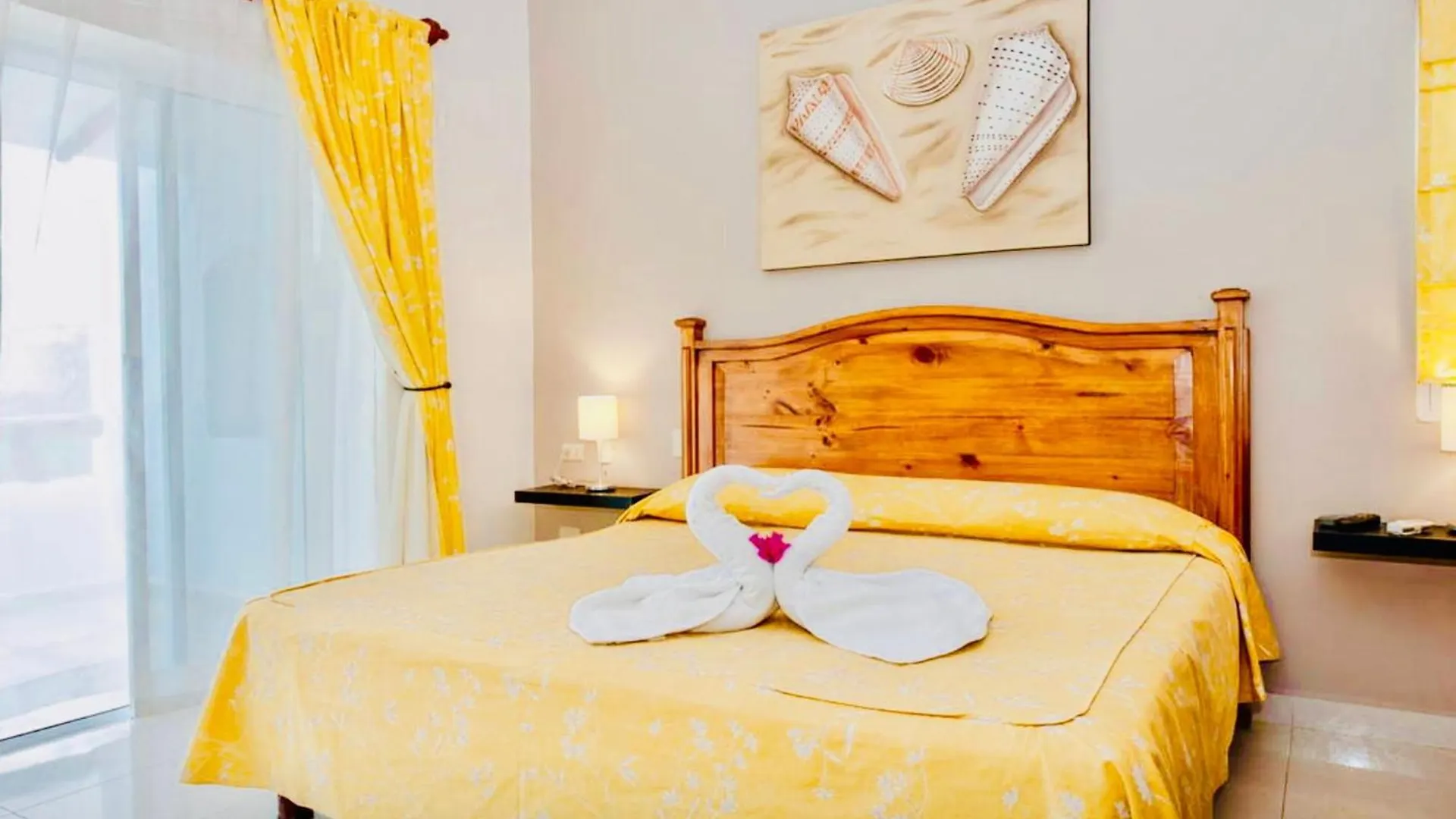 Гостевой дом Deluxe Jacuzzi Balcony Room With Swimming Pool Air Conditioning And Parking Плая-дель-Кармен